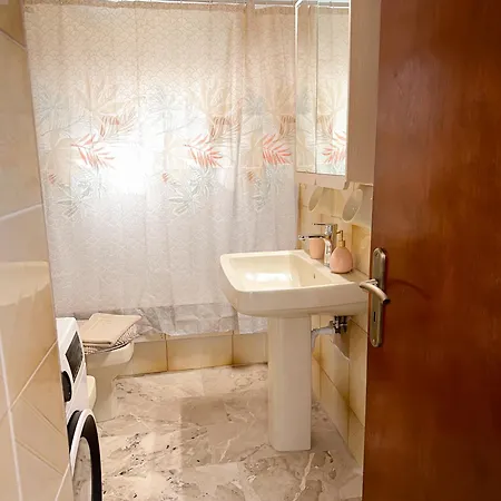 Blue Horizon, The Daire