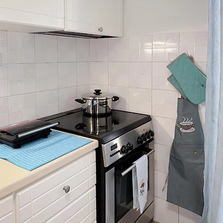 Blue Horizon, The Daire