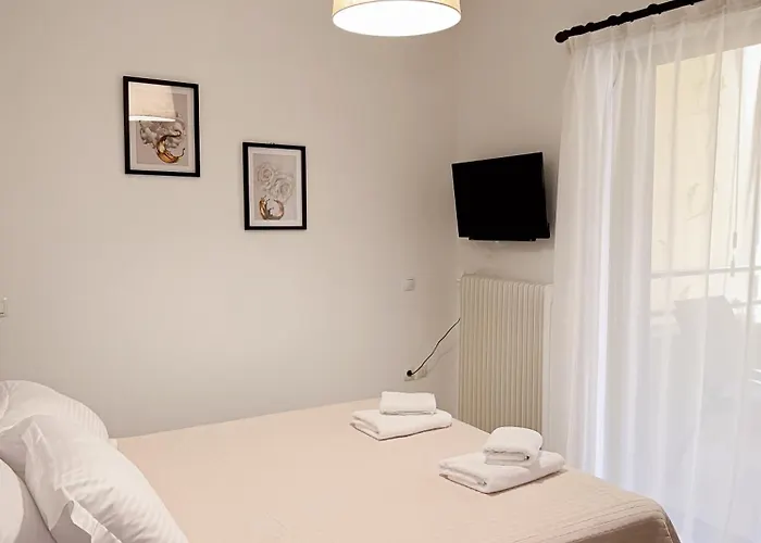 Blue Horizon, The * Nauplia